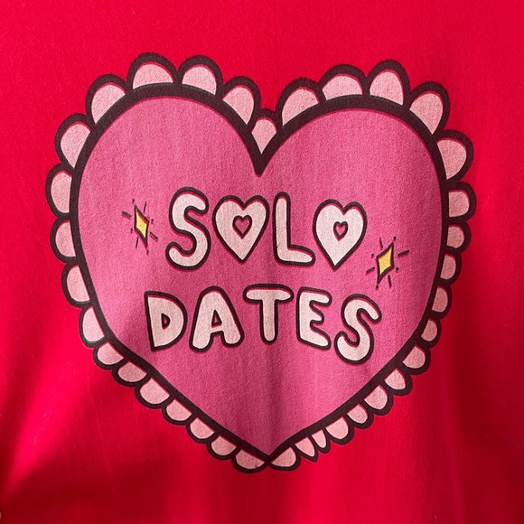 Solo Dates Tee - Picture 2 of 3